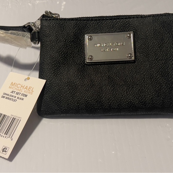 Michael Kors Handbags - Michael Kors Jet Set Textured Black Wristlet Clutch - NEW